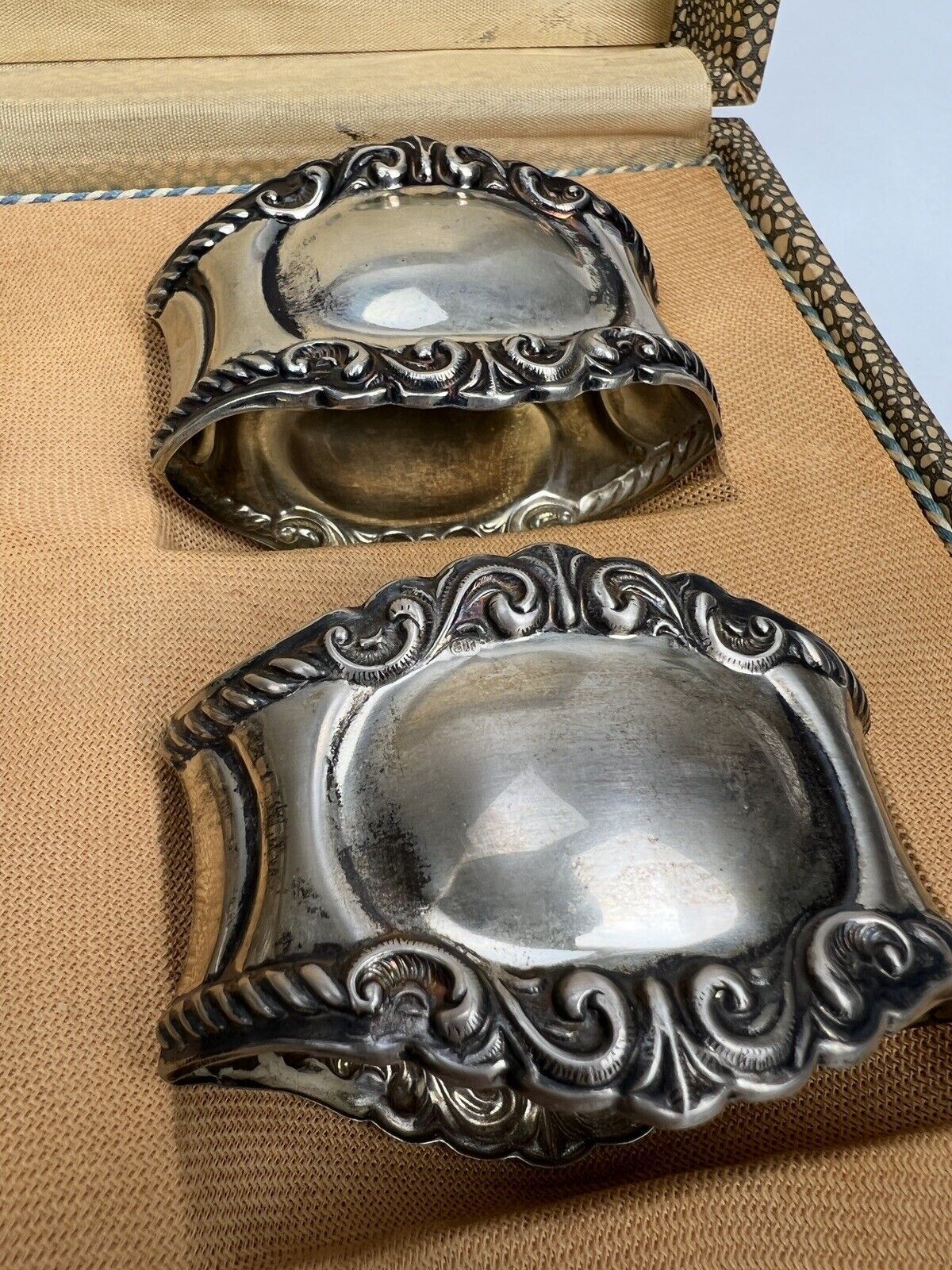 Antique Boxed Set of 6 ARGENTO 800 Italian SILVER Repousse Baroque Napkin Rings