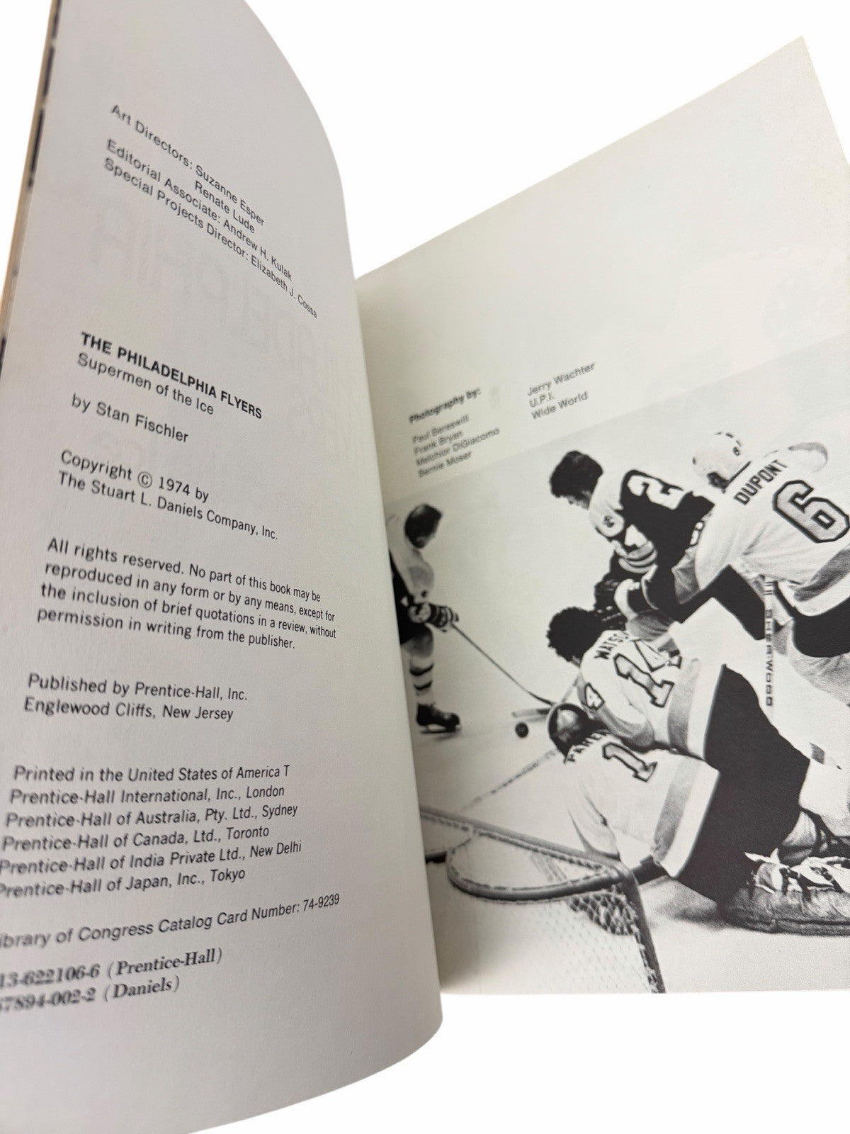 Vintage 1974 PHILADELPHIA FLYERS Supermen of the Ice HOCKEY BOOK Bobby Clarke