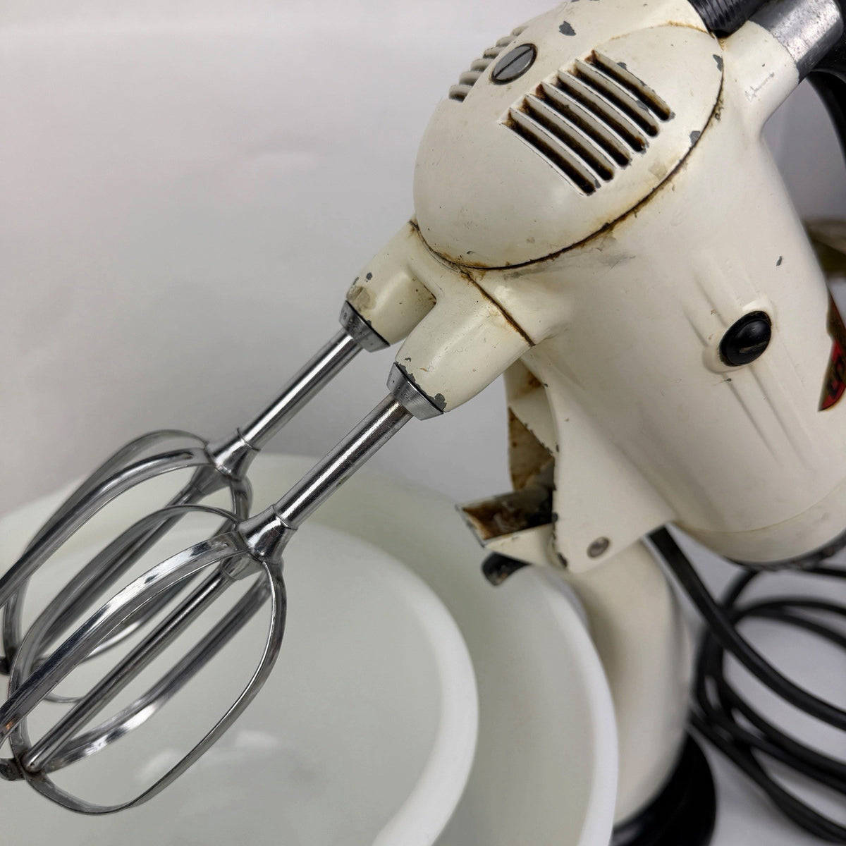 1940’s Sunbeam Mixmaster Model 7B w/ Original Bowls & Beaters - Works Great WWII
