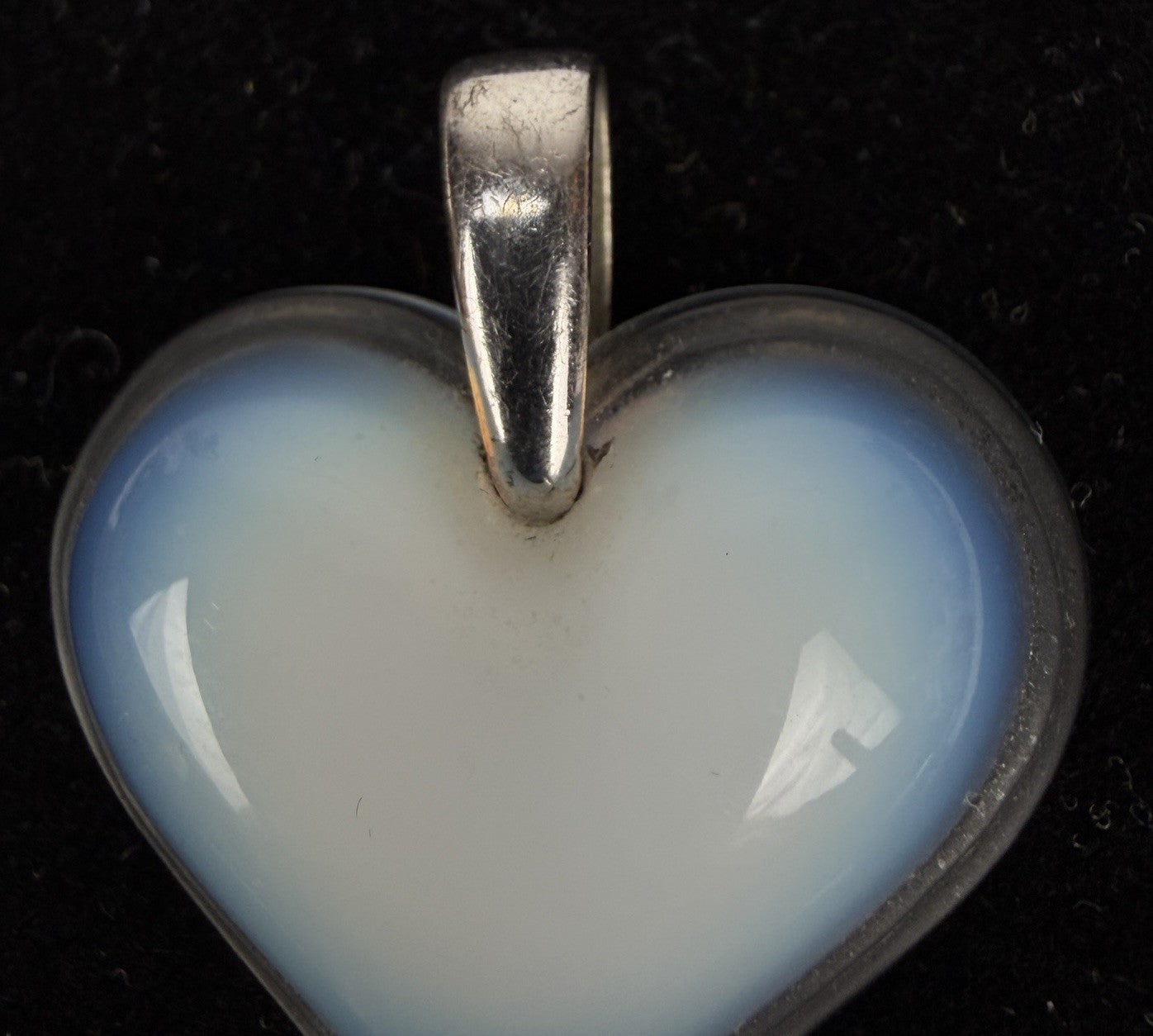 LALIQUE Coeur Opalescent White / Blue HEART PENDANT Crystal SILVER BALE Necklace