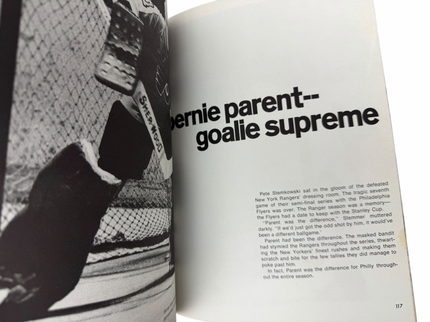 Vintage 1974 PHILADELPHIA FLYERS Supermen of the Ice HOCKEY BOOK Bobby Clarke