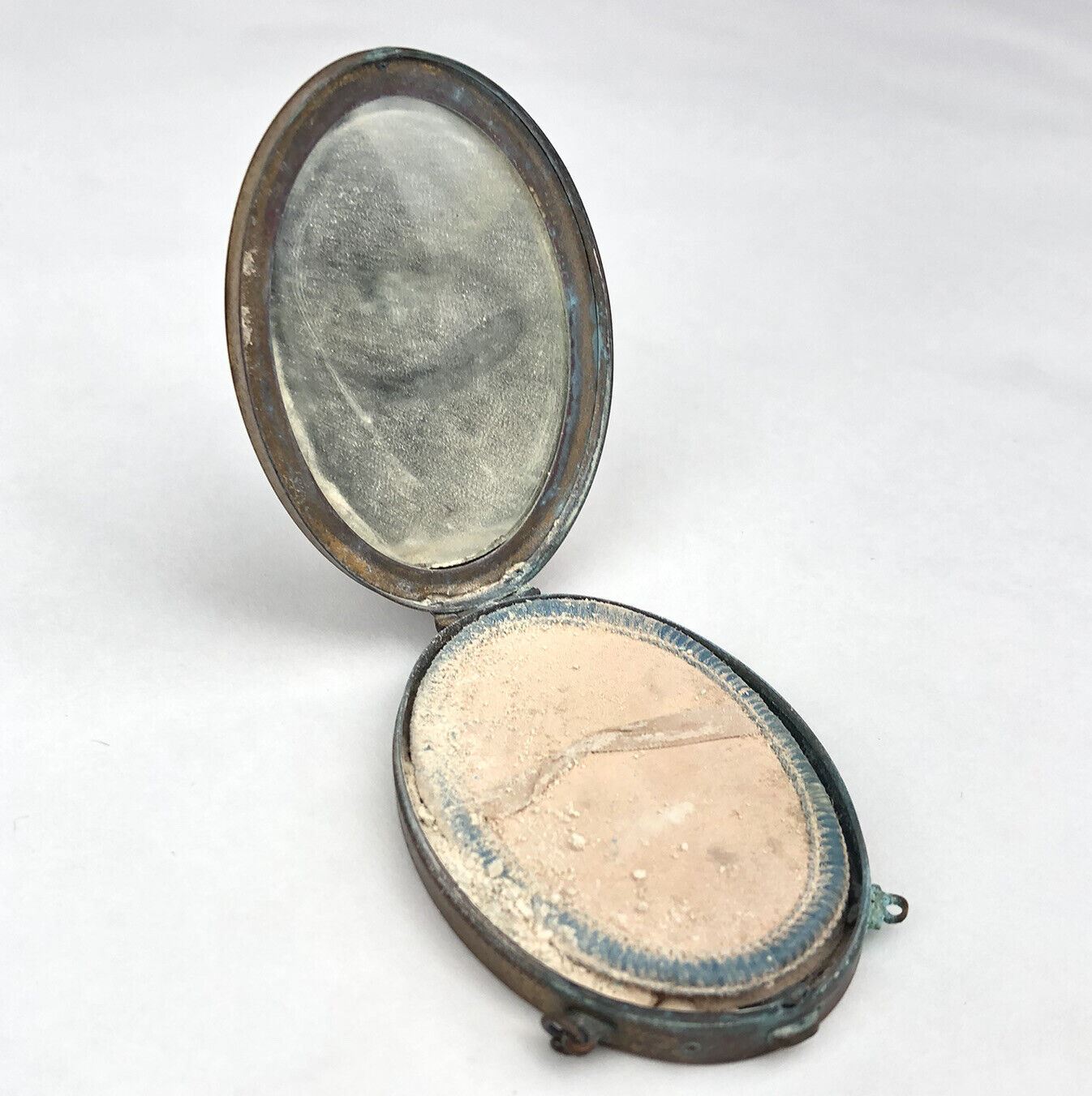 Antique Philadelphia Sesquicentennial 1926 Powder Compact Cosmetic Makeup Case