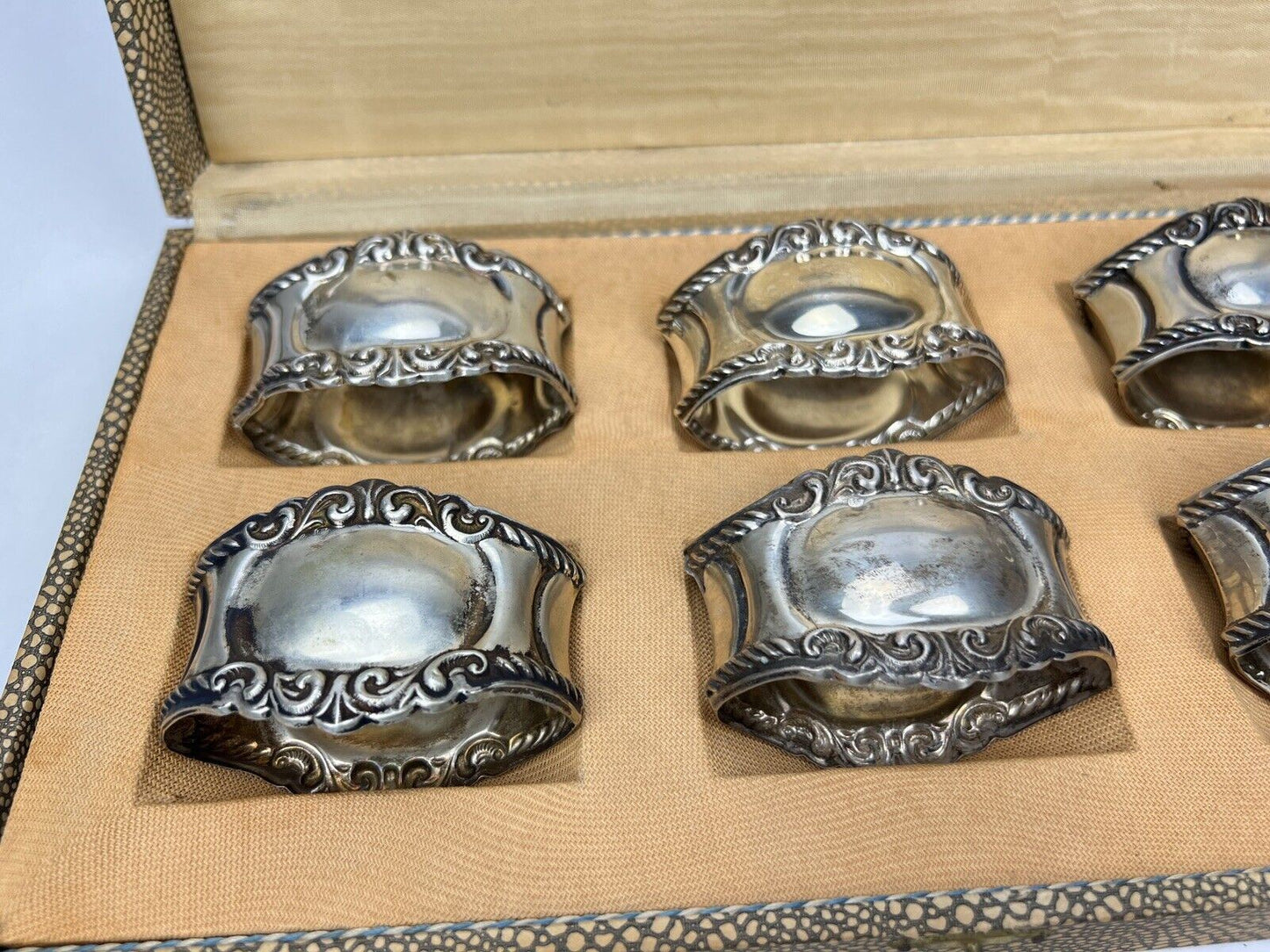 Antique Boxed Set of 6 ARGENTO 800 Italian SILVER Repousse Baroque Napkin Rings